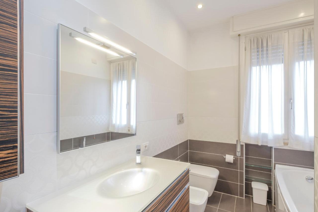 Aura Home Sirmione - 2 Bedrooms Apartment Kültér fotó